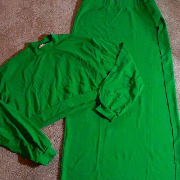 Hi-Split 2 Piece Skirt Set | XL | Kelly Green - Picture 6 of 7